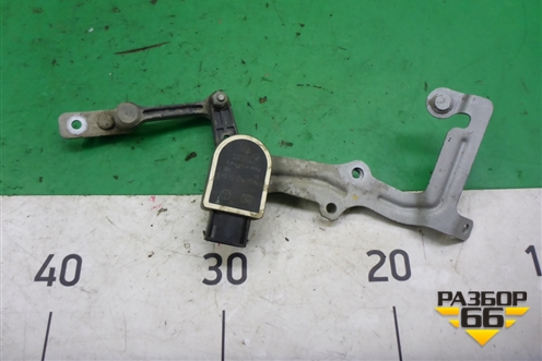 Датчик регулировки дорожного просвета (задний правый) (A0009053704) для Mercedes Benz C-Klass W205 с 2014г (Ц)