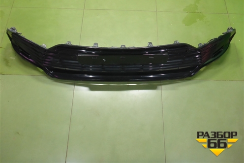 Решетка в передний бампер центральная (после 2020г) (5310206570) для Toyota Camry V70 с 2017г (Камри)