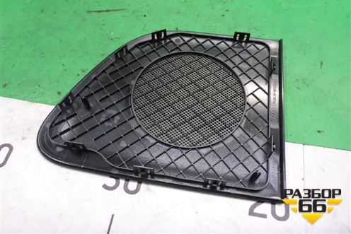 Решетка динамика (правая) (A2056940837) для Mercedes Benz C-Klass W205 с 2014г (Ц)