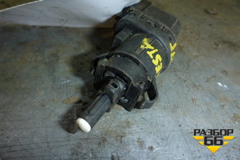 Датчик включения стопсигнала для Ford Fiesta с 2001-2008г (Фиеста 5)