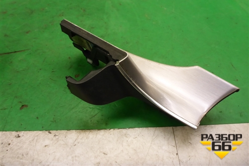 Накладка на торпедо (A2056800471) для Mercedes Benz C-Klass W205 с 2014г (Ц)