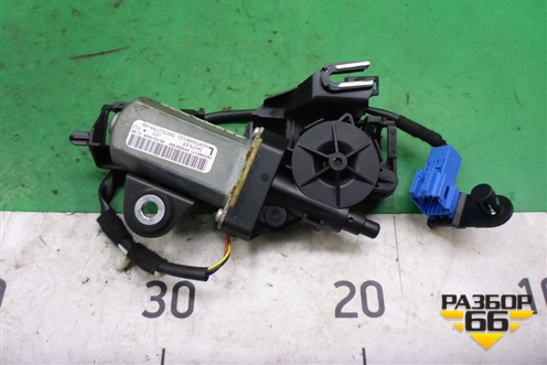 Моторчик регулировки ремня безопасности (левый) (A2058600182) для Mercedes Benz C-Klass W205 с 2014г (Ц)