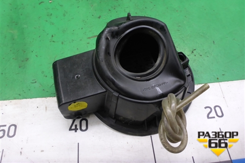 Лючок бензобака (5L6809702) для Skoda Yeti с 2009г (Етти)