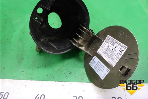 Лючок бензобака (5L6809702) для Skoda Yeti с 2009г (Етти)