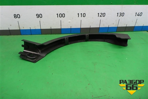 Накладка внутренняя на петлю крышки багажника правая) (A2058212889) для Mercedes Benz C-Klass W205 с 2014г (Ц)