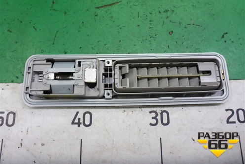 Плафон салонный задний правый для Mitsubishi Pajero/Montero с 2007г (Паджеро 4/Монтеро)