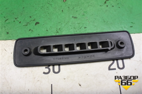 Дефлектор воздушный (MR360901) для Mitsubishi Pajero/Montero с 2007г (Паджеро 4/Монтеро)