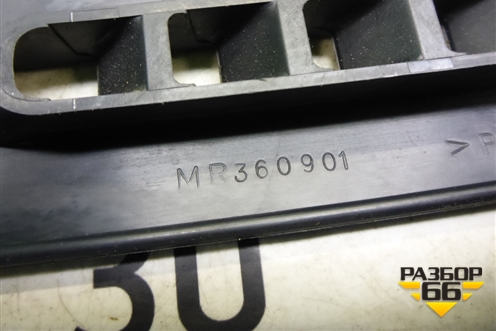 Дефлектор воздушный (MR360901) для Mitsubishi Pajero/Montero с 2007г (Паджеро 4/Монтеро)