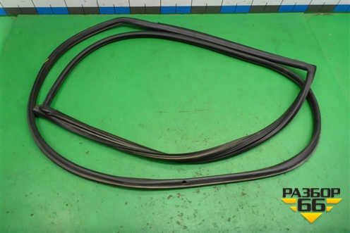 Уплотнитель двери задней левой (на дверь) для Mitsubishi Pajero/Montero с 2007г (Паджеро 4/Монтеро)