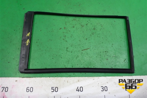 Уплотнитель стекла двери задней правой (форточки) (5736A052) для Mitsubishi Pajero/Montero с 2007г (Паджеро 4/Монтеро)