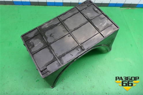 Ящик под аккумулятор (MR411561) для Mitsubishi Pajero/Montero с 2007г (Паджеро 4/Монтеро)