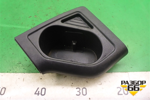 Подстаканник (MR402290) для Mitsubishi Pajero/Montero с 2007г (Паджеро 4/Монтеро)