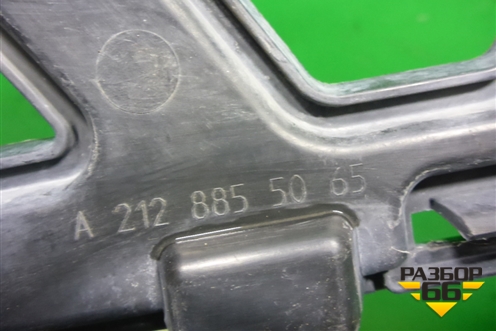 Кронштейн переднего бампера центральный (AMG после 2013г) (A2128855065) для Mercedes Benz E-Klass W212 с 2009-2016г (Е)