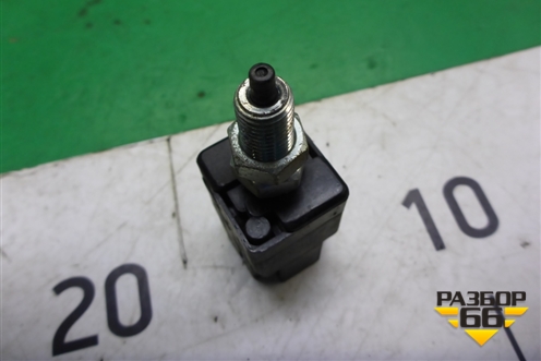 Датчик включения стопсигнала для Subaru Legacy Outback (B14) с 2009-2014г (Легаси Аутбек)