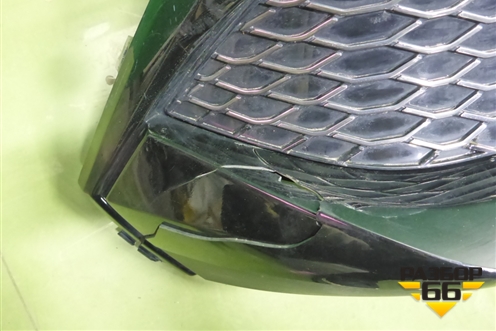 Решетка в передний бампер центральная (после 2019г под парктроник) (53102YP030) для Toyota C-HR с 2016г (Цашр)