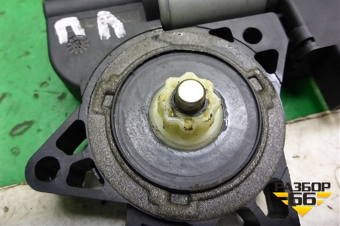 Моторчик стеклоподъёмника передний левый (GJ6A5958X) для Mazda Mazda 3 (BK) с 2003-2009г 