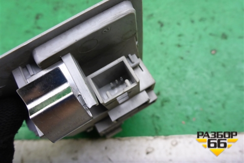 Плафон салонный центральный для Mazda Mazda 3 (BK) с 2003-2009г 