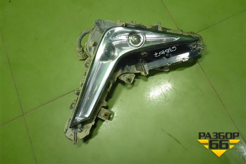 Фара противотуманная правая (2 линзы) (8136060070) для Lexus LX-570 с 2015г (ЛХ)