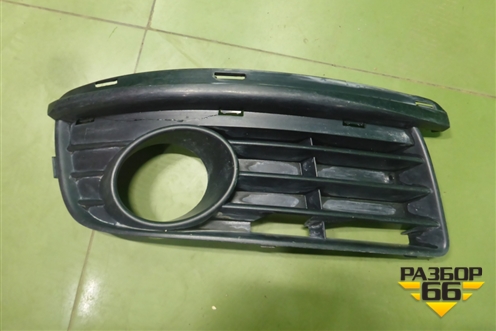 Накладка ПТФ правая (1K0853666H) для Volkswagen Jetta с 2005-2011г (Джетта)