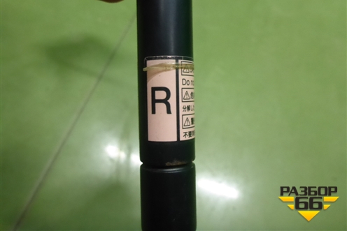 Амортизатор капота (правый) для Toyota Land Cruiser (200) с 2008г (Ленд Крузер)