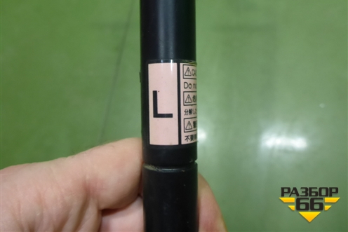 Амортизатор капота (левый) для Toyota Land Cruiser (200) с 2008г (Ленд Крузер)