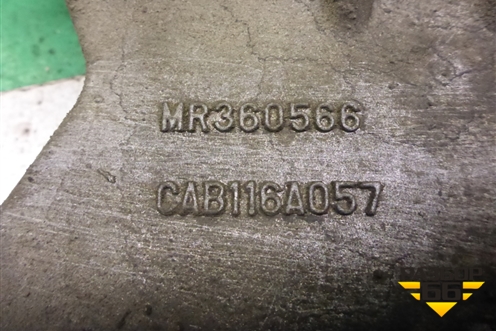 Кронштейн компрессора кондиционера (1.6л 4G18) (MR360566) для Mitsubishi Lancer-9  с 2003-2008г (Лансер)