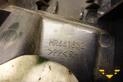 Накладка двери передней правой уголок (MR441632) для Mitsubishi Lancer-9  с 2003-2008г (Лансер)