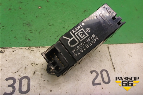 Кнопка стеклоподъёмника (MR587879) для Mitsubishi Lancer-9  с 2003-2008г (Лансер)