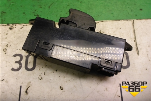 Кнопка стеклоподъёмника (MR587879) для Mitsubishi Lancer-9  с 2003-2008г (Лансер)