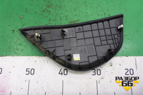 Накладка на торпедо (боковая правая) (847664L000) для Hyundai Solaris с 2010-2016г (Солярис)