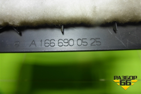 Обшивка стойки задняя верхняя левая (задняя часть) (A1666900525) для Mercedes Benz ML-Klass W166 c 2011г (МЛ)