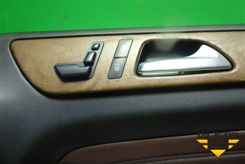 Обшивка двери передней правой под электрику для Mercedes Benz ML-Klass W166 c 2011г (МЛ)