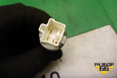Датчик включения стопсигнала для Toyota Corolla (E12) с 2001-2007г (Королла 120)