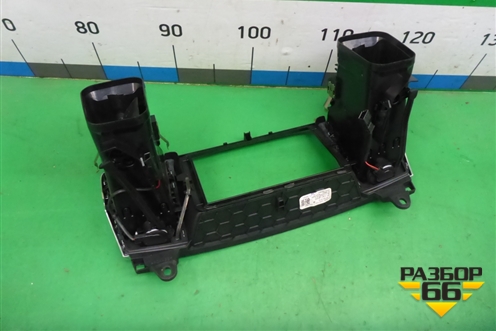 Дефлектор воздушный центральный (A1668300854) для Mercedes Benz ML-Klass W166 c 2011г (МЛ)