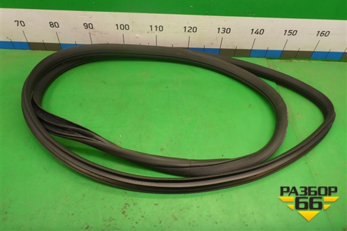 Уплотнитель двери передней левой для Mercedes Benz ML-Klass W166 c 2011г (МЛ)