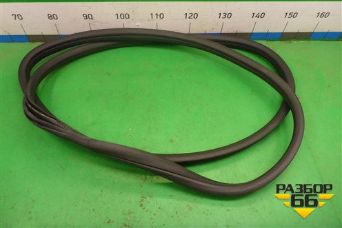 Уплотнитель двери передней левой для Mercedes Benz ML-Klass W166 c 2011г (МЛ)