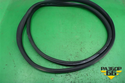 Уплотнитель двери передней правой для Mercedes Benz ML-Klass W166 c 2011г (МЛ)