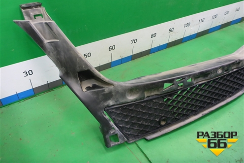 Решетка в передний бампер центральная (A1668850065) для Mercedes Benz ML-Klass W166 c 2011г (МЛ)