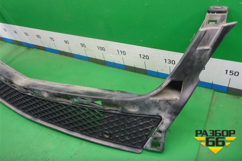 Решетка в передний бампер центральная (A1668850065) для Mercedes Benz ML-Klass W166 c 2011г (МЛ)