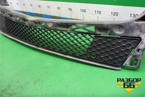 Решетка в передний бампер центральная (A1668850065) для Mercedes Benz ML-Klass W166 c 2011г (МЛ)
