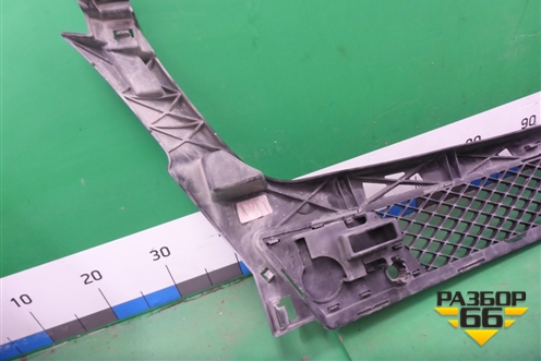 Решетка в передний бампер центральная (A1668850065) для Mercedes Benz ML-Klass W166 c 2011г (МЛ)