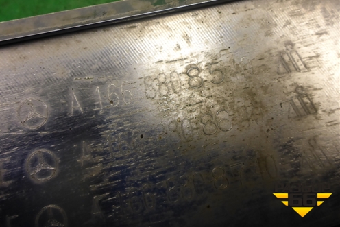 Накладка переднего бампера центральная (A1668808540) для Mercedes Benz ML-Klass W166 c 2011г (МЛ)