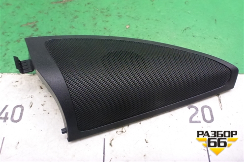 Накладка двери передней правой уголок (A1667200244) для Mercedes Benz ML-Klass W166 c 2011г (МЛ)