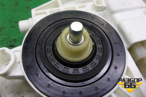 Моторчик стеклоподъёмника задний левый (A1669060501) для Mercedes Benz ML-Klass W166 c 2011г (МЛ)