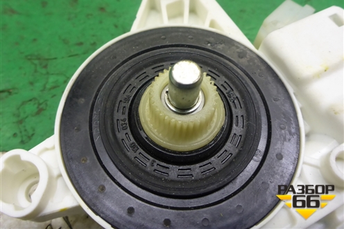 Моторчик стеклоподъёмника задний правый (A1669060601) для Mercedes Benz ML-Klass W166 c 2011г (МЛ)