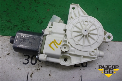 Моторчик стеклоподъёмника передний левый (A1669060201) для Mercedes Benz ML-Klass W166 c 2011г (МЛ)