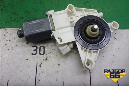 Моторчик стеклоподъёмника передний левый (A1669060201) для Mercedes Benz ML-Klass W166 c 2011г (МЛ)