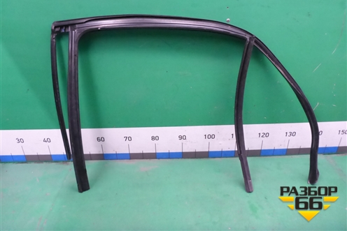 Уплотнитель стекла двери задней правой (A1667351025) для Mercedes Benz ML-Klass W166 c 2011г (МЛ)