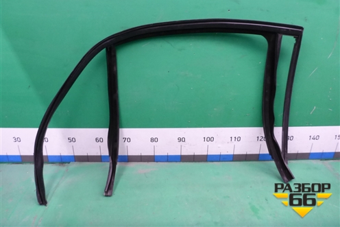 Уплотнитель стекла двери задней правой (A1667351025) для Mercedes Benz ML-Klass W166 c 2011г (МЛ)