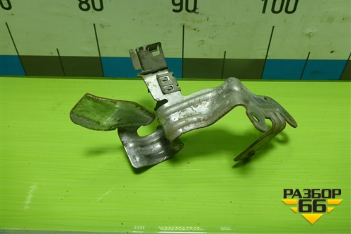 Кронштейн воздушного фильтра правый (A2761401540) для Mercedes Benz ML-Klass W166 c 2011г (МЛ)